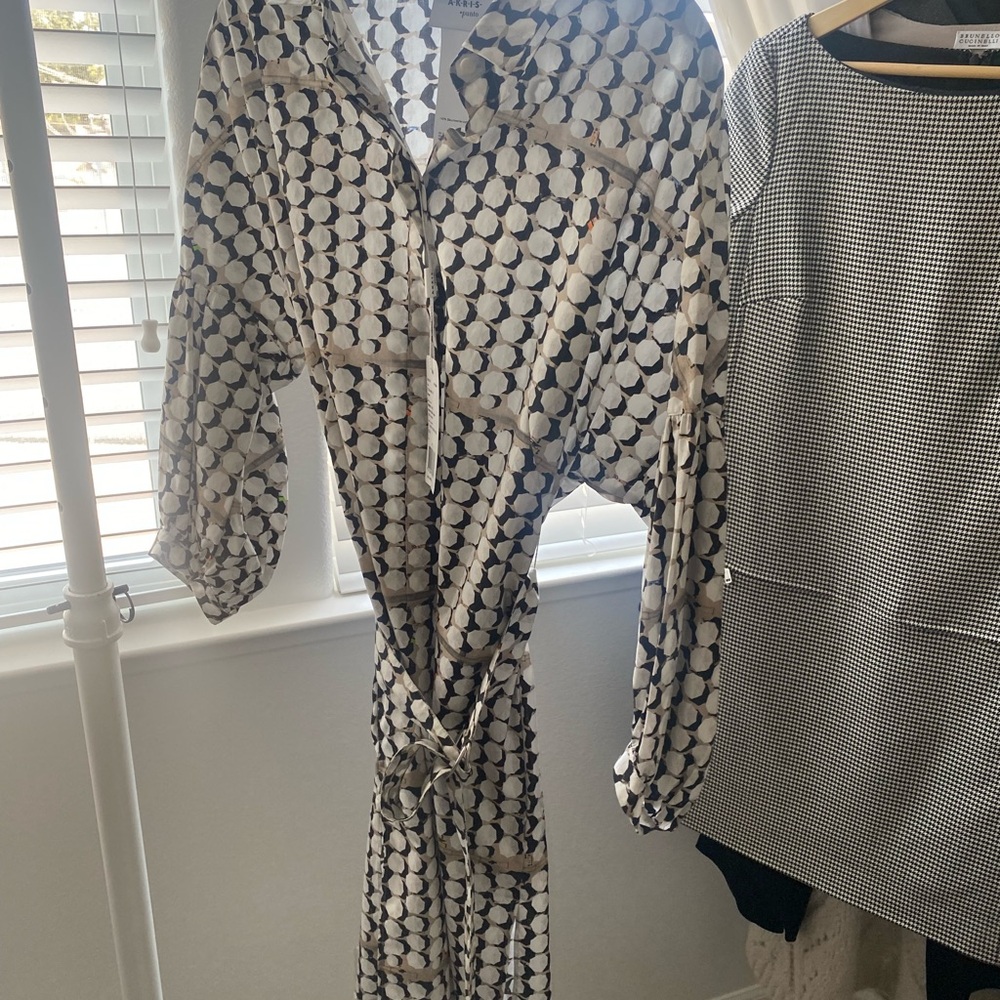 Akris punto Chic taupe, black shirt dress size 8, NWT